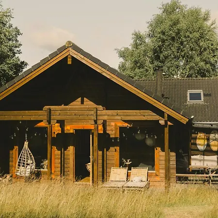 Family-friendly Log Near Tisvildeleje *